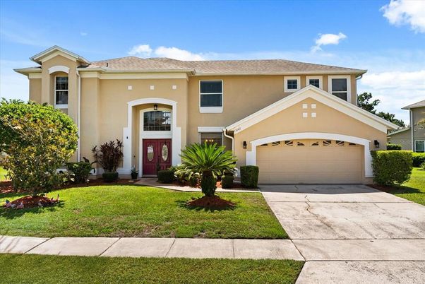 Attached, Exterior, Facade, Mediterranean