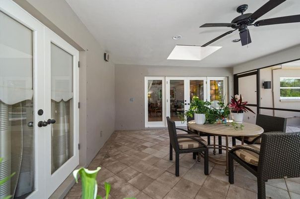 Dining room, Interior, Recessed Lighting