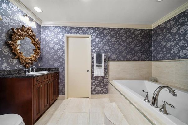 Bathroom, Interior, Recessed Lighting