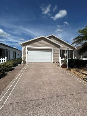 Attached, Exterior, Facade, Ranch