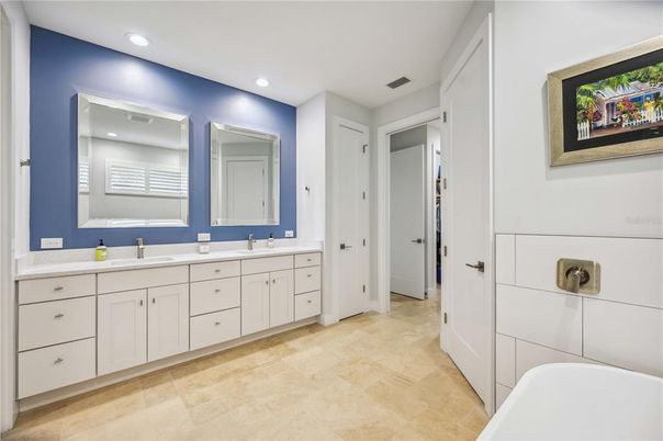 Bathroom, Dual Sink Vanities, Interior, Recessed Lighting