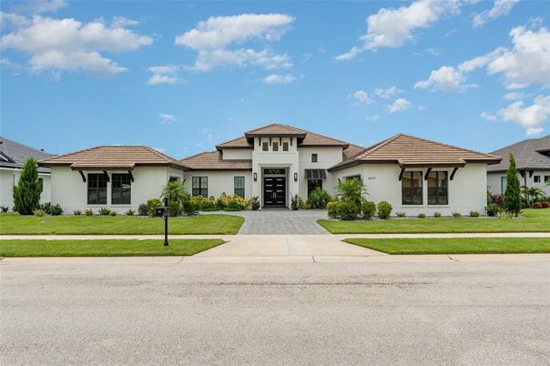 Exterior, Facade, Mediterranean