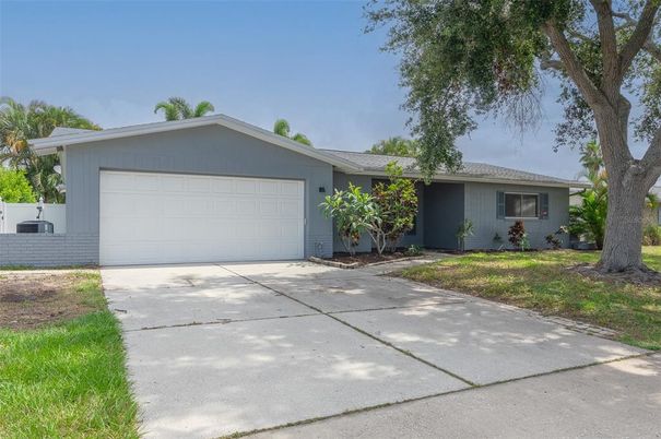 Attached, Exterior, Facade, Ranch
