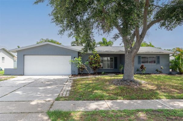 Attached, Exterior, Facade, Ranch