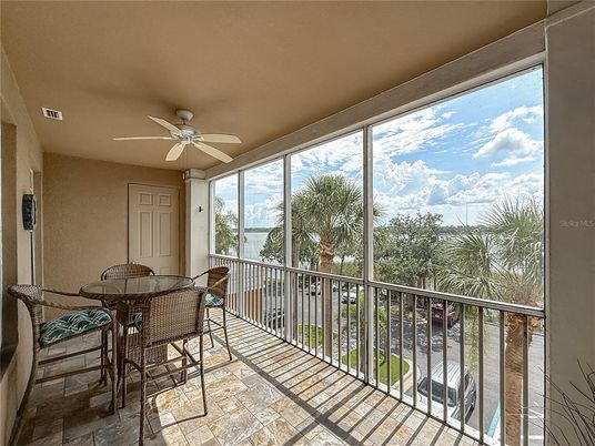 Interior, Sun Room, Water