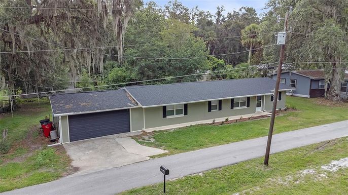 Attached, Exterior, Facade, Ranch