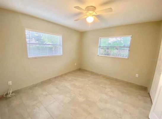 Empty room, Interior