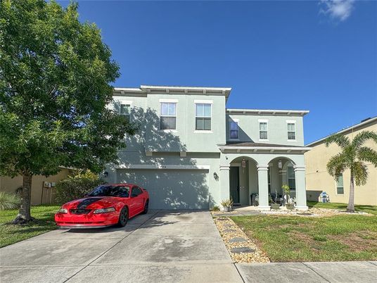 Attached, Exterior, Facade, Mediterranean