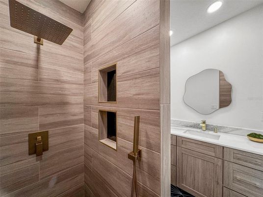 Bathroom, Interior, Recessed Lighting