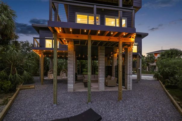 Backyard, Exterior, Facade, Modern