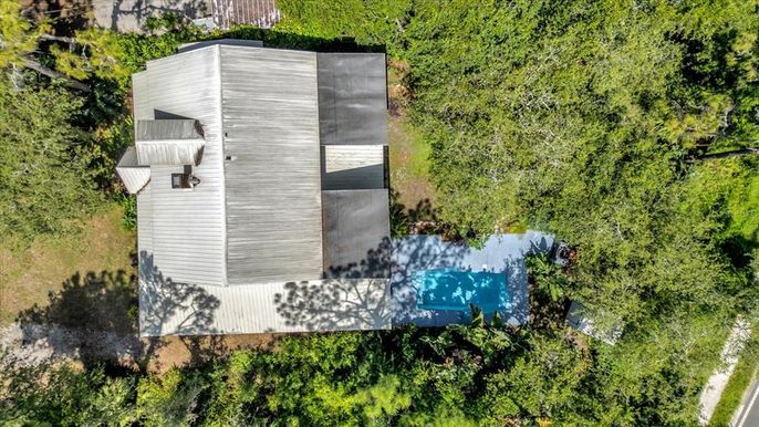 Exterior, Drone