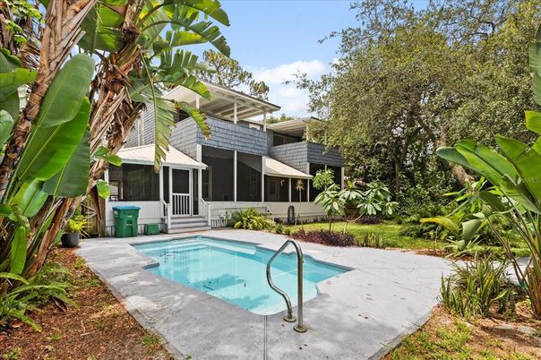 Exterior, Pool