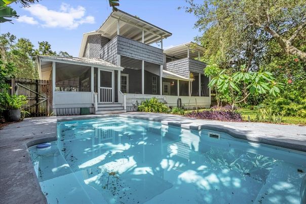 Exterior, Pool
