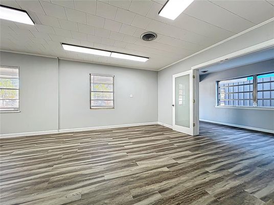 Empty room, Interior, Recessed Lighting, Wood Texture Flooring