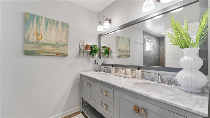 Bathroom, Dual Sink Vanities, Interior