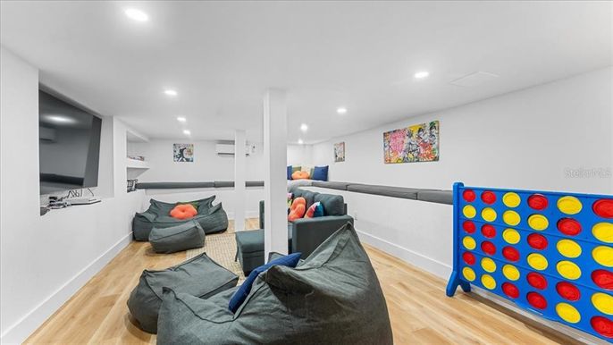 Interior, Recessed Lighting, Wood Texture Flooring
