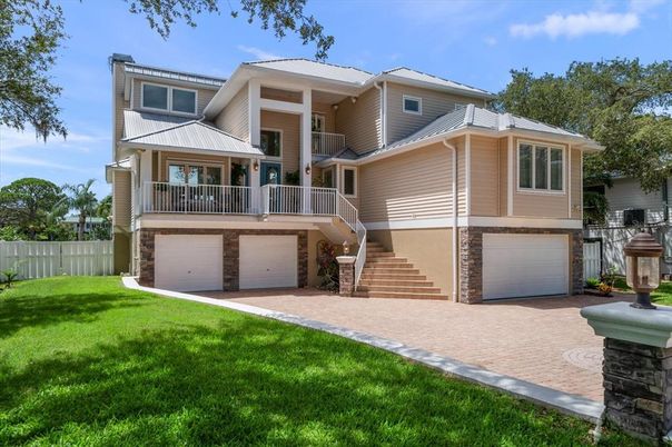 Attached, Exterior, Facade, Modern
