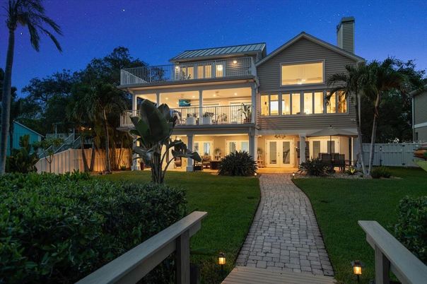 Backyard, Exterior, Facade, Modern