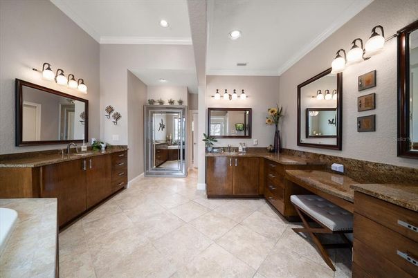 Bathroom, Dual Sink Vanities, Interior, Recessed Lighting