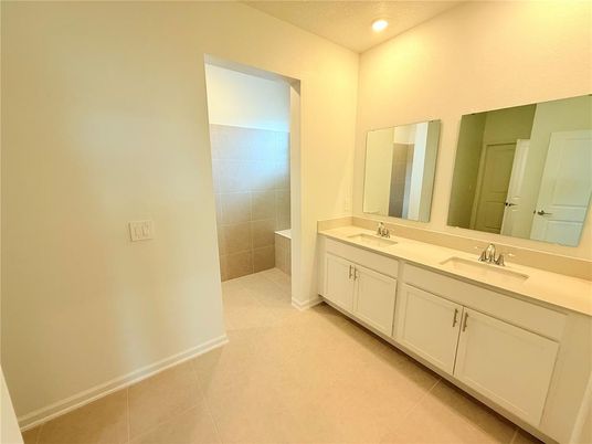 Bathroom, Dual Sink Vanities, Interior, Recessed Lighting