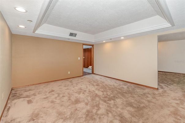 Empty room, Interior, Recessed Lighting