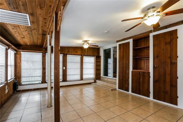 Empty room, Interior, Wooden Ceilings