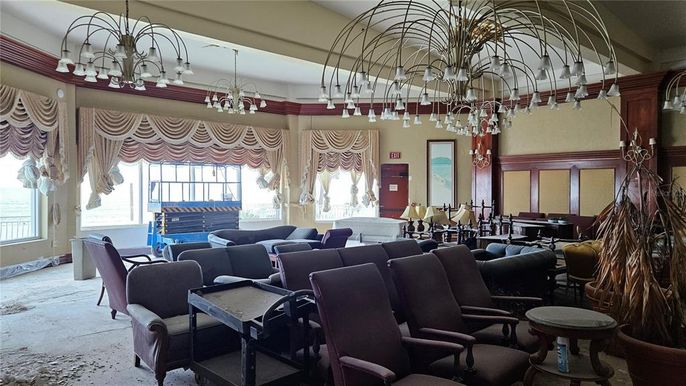 Chandelier, Dining room, Interior, Living room