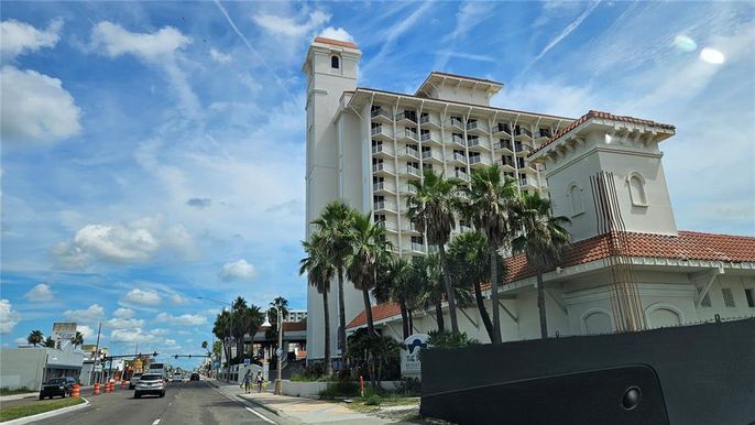 Exterior, Facade, Mediterranean