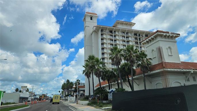 Exterior, Facade, Mediterranean