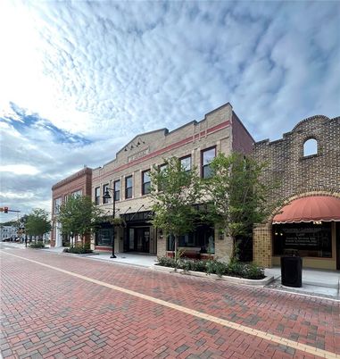 Exterior, Facade, Brick Facade, Rowhouse