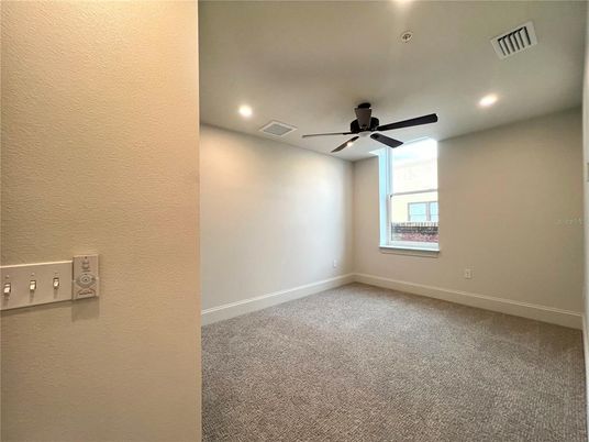 Empty room, Interior, Recessed Lighting