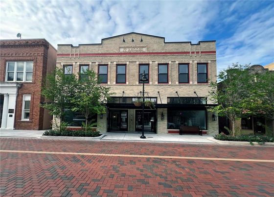 Exterior, Facade, Brick Facade, Rowhouse