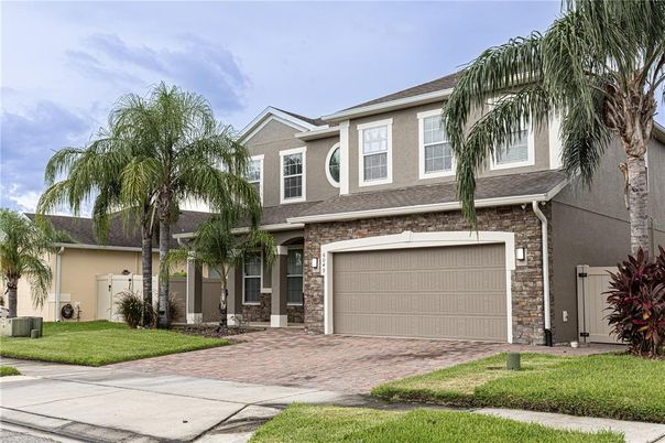 Attached, Exterior, Facade, Mediterranean