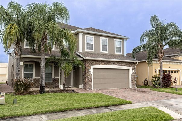 Attached, Exterior, Facade, Mediterranean