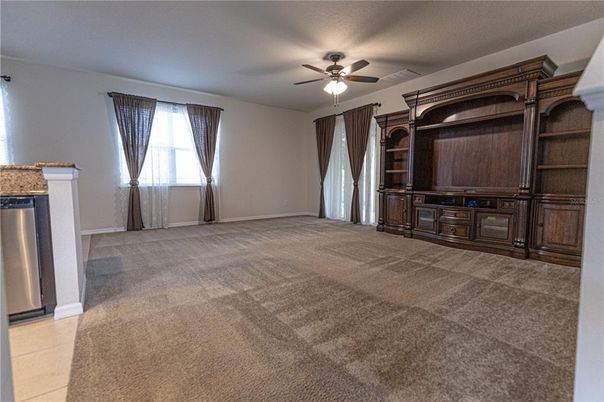 Empty room, Interior