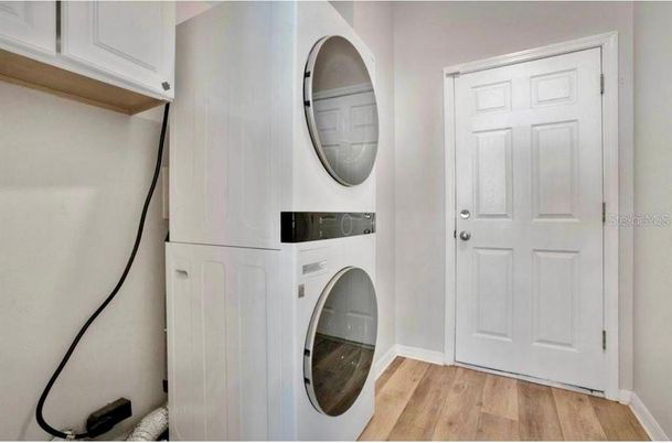 Interior, Utility Closets, Washer, Wood Texture Flooring