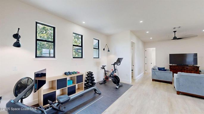 Fitness Equipment, Interior, Living room, Recessed Lighting, Wood Texture Flooring