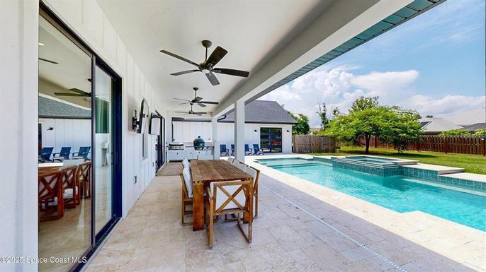 Exterior, Pool