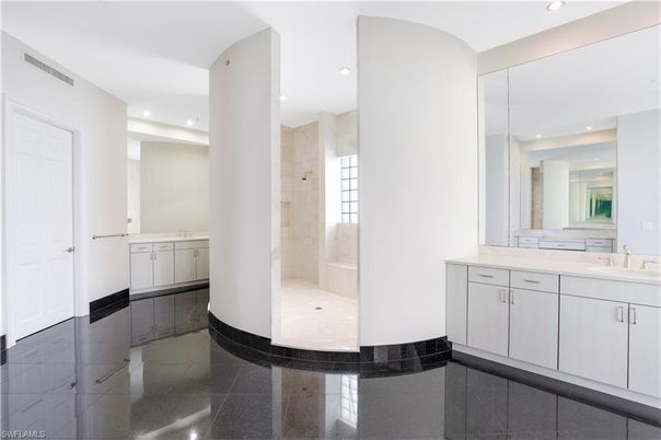 Bathroom, Dual Sink Vanities, Interior, Recessed Lighting