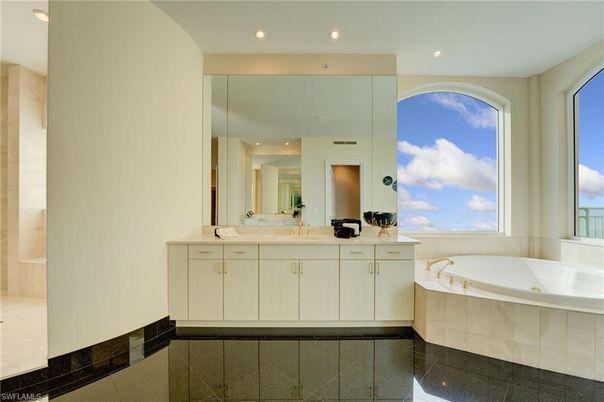 Bathroom, Interior, Recessed Lighting