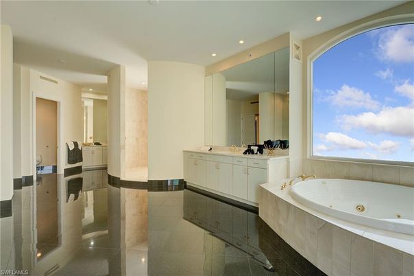 Bathroom, Interior, Recessed Lighting