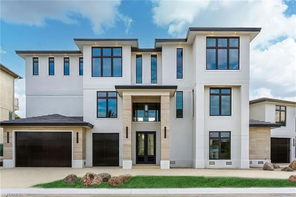 Attached, Exterior, Facade, Modern