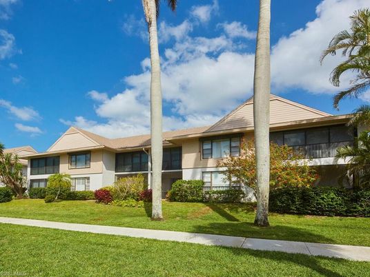 Backyard, Exterior, Facade, Ranch