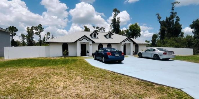Backyard, Exterior, Facade, Ranch