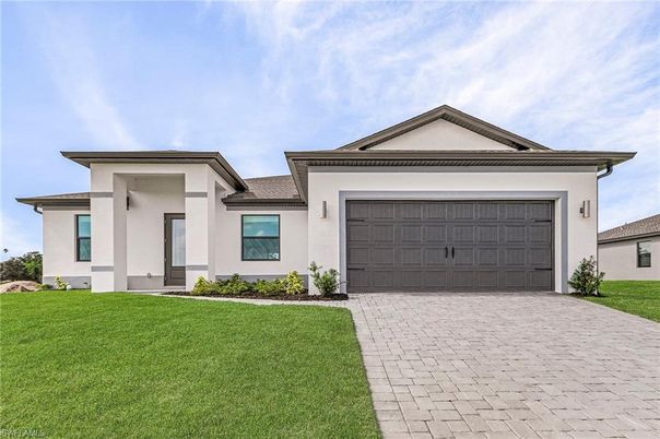 Attached, Exterior, Facade, Mediterranean