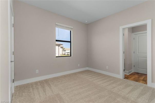Empty room, Interior