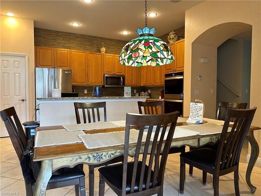 Dining room, Interior, Kitchen, Pendant Lights, Recessed Lighting, Stainless Steel Appliances