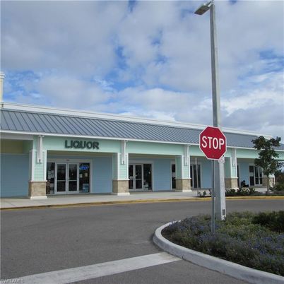 Exterior, Facade, Ranch