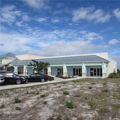 Exterior, Facade, Ranch