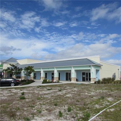 Exterior, Facade, Ranch